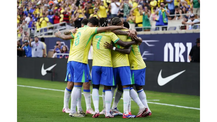 Seleção do Brasil comemorando gol.(Foto de Rich Storry/Getty Images)
