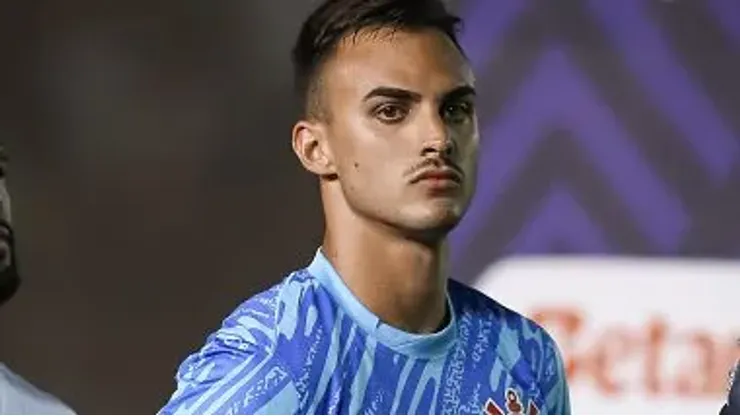 Matheus Donelli durante partida entre Internacional e Corinthians, no Estádio Orlando Scarpelli, em Santa Catarina, pelo Campeonato Brasileiro no dia 19/06/2024. Foto: Pedro H. Tesch/Getty Images
