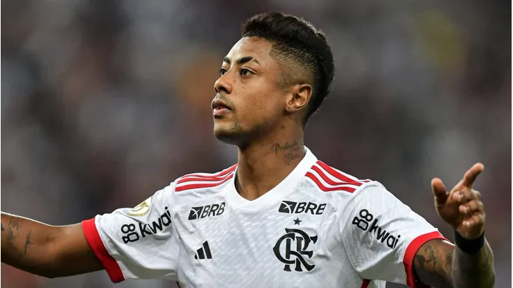 Parça de Bruno Henrique no Flamengo entrou na mira do Santos para a temporada
