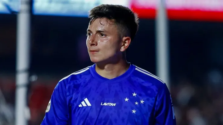 Álvaro Barreal, jogador do Cruzeiro, durante partida contra o São Paulo no estádio Morumbi pelo Brasileirão Série A 2024 - Foto: Marco Miatelo/AGIF
