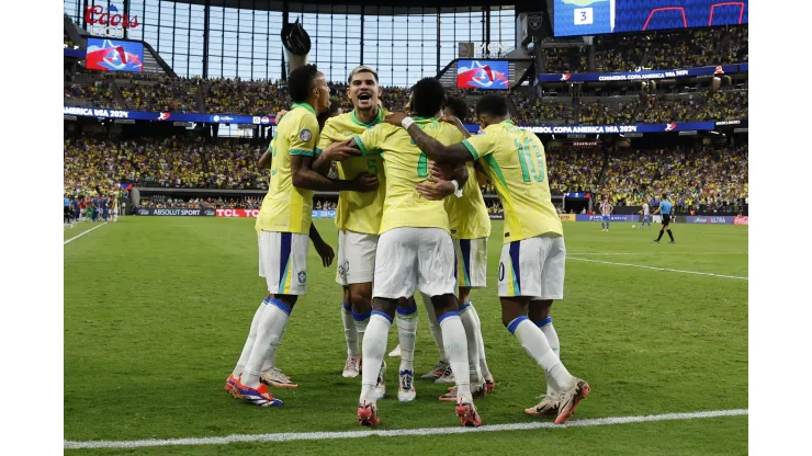 Jogadores do Brasil comemornando na Copa América. (Foto de Kevork Djansezian/Getty Images)
