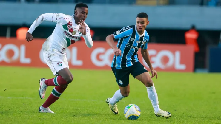 Lucumi e Gustavo Nunes em partida de Grêmio x Fluminense pelo Brasileirão 2024. Foto: Luiz Erbes/AGIF
