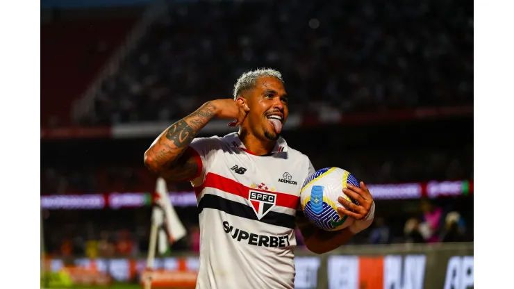 Luciano jogador do São Paulo comemora seu gol durante partida contra o Bahia. Foto: Marco Miatelo/AGIF
