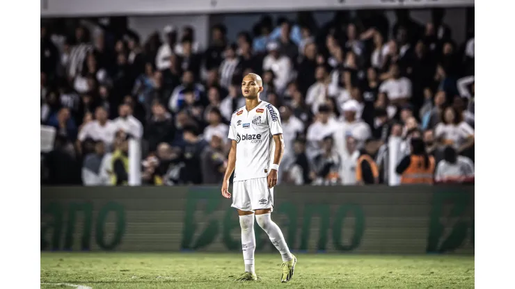 Mateus Xavier foi um dos jovens da base santista que atuaram diante da Chape. 
