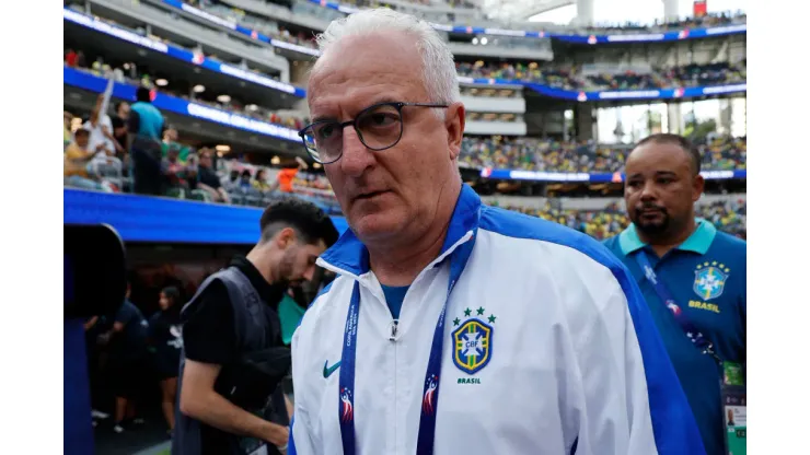 Dorival Júnior precisa vencer o Paraguai. 
