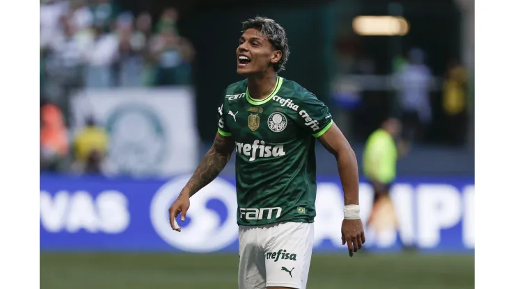 Richard Ríos tem contrato até 2026 no Palmeiras
