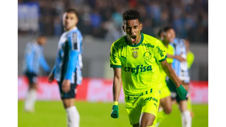 Estevao jogador do Palmeiras comemora seu gol durante partida contra o Gremio. Foto: Luiz Erbes/AGIF
