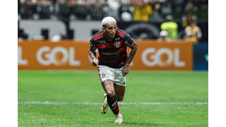 Wesley em partida pelo Flamengo. Foto: Gilson Lobo/AGIF