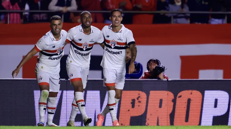 Jogadores do São Paulo comemorando gol contra o Bragantino pelo Brasileirão. Foto: Marcello Zambrana/AGIF
