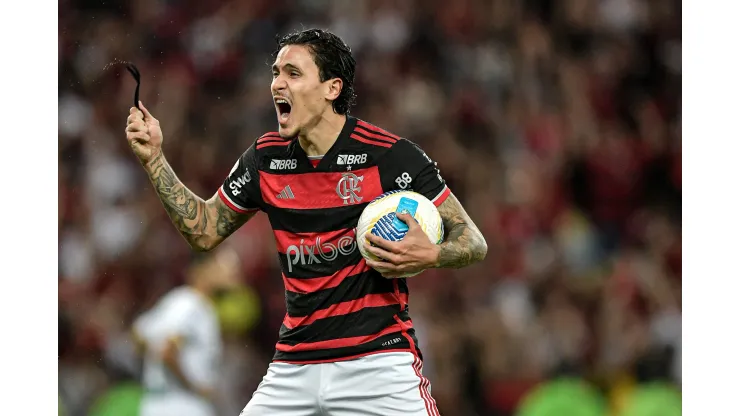 Pedro jogador do Flamengo comemora seu gol durante partida contra o Cuiaba.
