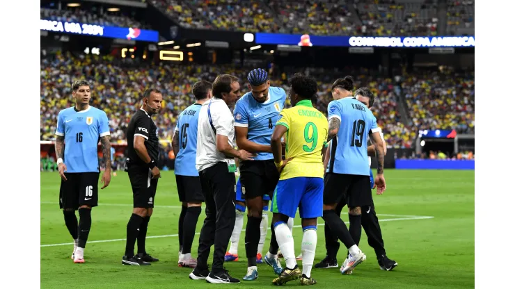 LAS VEGAS, NEVADA - JULY 06: Ronald Araujo of Uruguay leaves the pitch after suffering an injury during the CONMEBOL Copa America 2024 quarter-final match between Uruguay and Brazil at Allegiant Stadium on July 06, 2024 in Las Vegas, Nevada. (Photo by Candice Ward/Getty Images)
