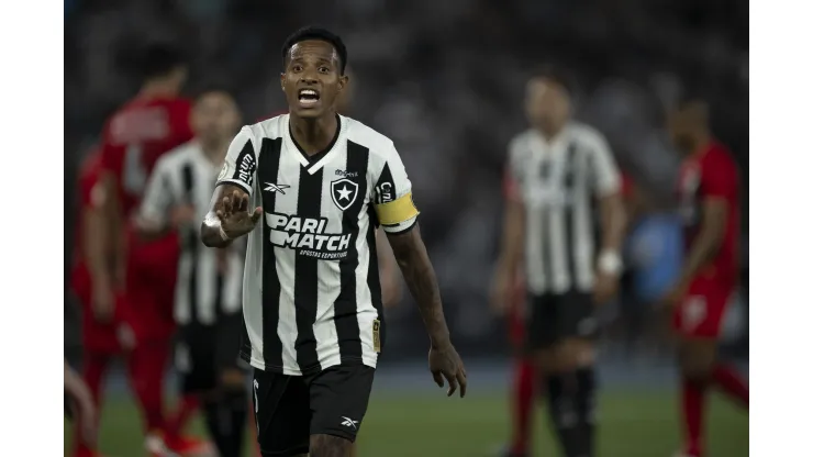 RJ - RIO DE JANEIRO - 19/06/2024 - BRASILEIRO A 2024, BOTAFOGO X ATHLETICO-PR - Tche Tche jogador do Botafogo durante partida contra o Athletico-PR no estadio Engenhao pelo campeonato Brasileiro A 2024. Foto: Jorge Rodrigues/AGIF
