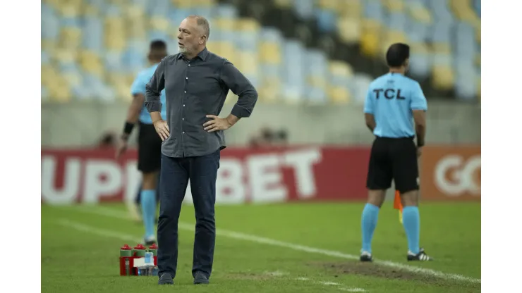 Mano Menezes lamenta falta de tempo para trabalho. 
