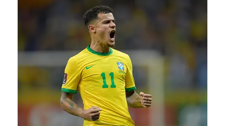 BELO HORIZONTE, BRAZIL - FEBRUARY 01: Coutinho of Brazil celebrates after scoring the second goal of his team during a match between Brazil and Paraguay as part of FIFA World Cup Qatar 2022 Qualifiers at Mineirao Stadium on February 01, 2022 in Belo Horizonte, Brazil. (Photo by Pedro Vilela/Getty Images)
