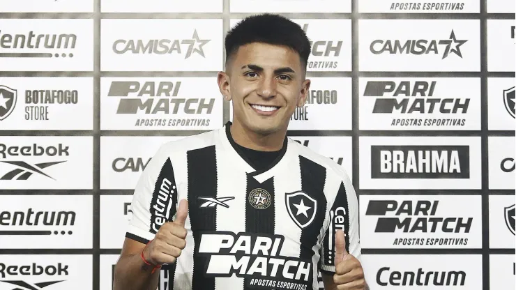 Almada é apresentado no Botafogo. Foto: Vítor Silva/Botafogo
