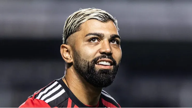 SP - SANTOS - 25/06/2023 - BRASILEIRO A 2023, SANTOS X FLAMENGO - Gabriel Barbosa jogador do Flamengo durante partida contra o Santos no estadio Vila Belmiro pelo campeonato BRASILEIRO A 2023. 
