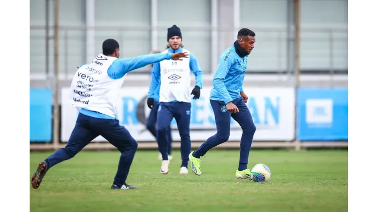 Jemerson treina com o Grêmio e pode estrear. 
