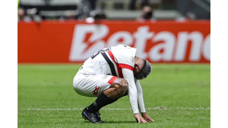 Franco jogador do São Paulo lamenta expulsão durante partida contra o Atletico-MG. Foto: Gilson Lobo/AGIF
