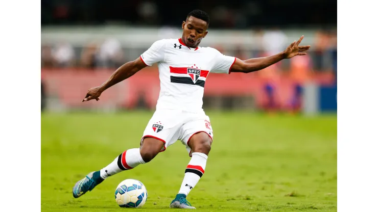 Thiago Mendes negocia com São Paulo 
