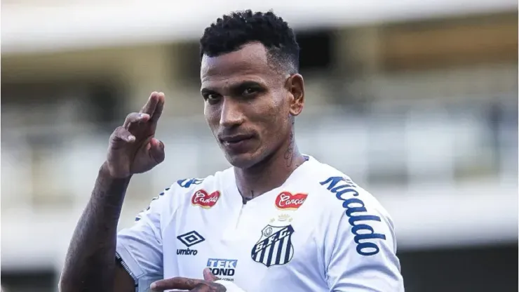 Foto: Reinaldo Campos/AGIF - Santos enfrenta Ituano nesta segunda-feira (15) pelo Brasileirão Série B 2024
