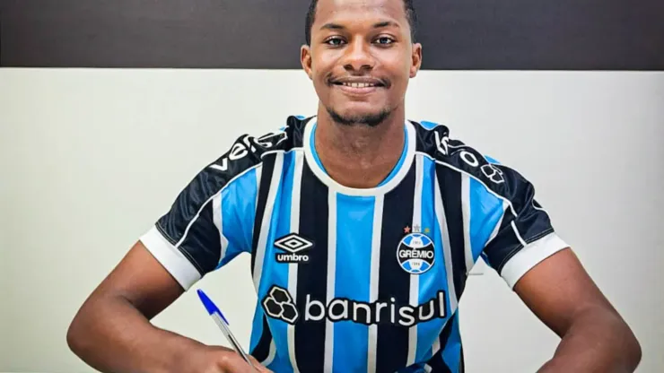 Jardiel assina até 2027 no Grêmio - Foto: Divulgação/grêmio 
