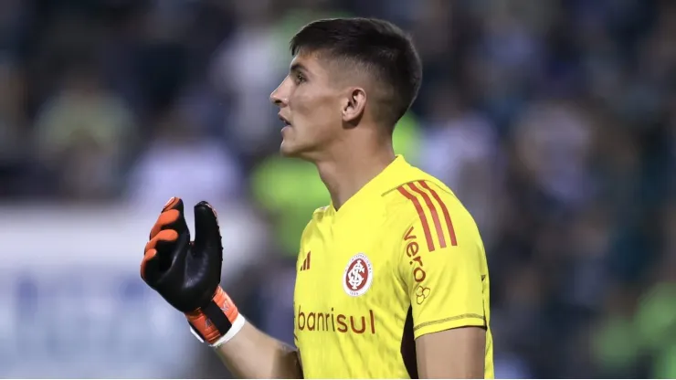 Rochet, goleiro do Internacional, durante partida contra o Palmeiras no estadio Arena Barueri pelo campeonato Brasileiro A 2023. Foto: Marcello Zambrana/AGIF
