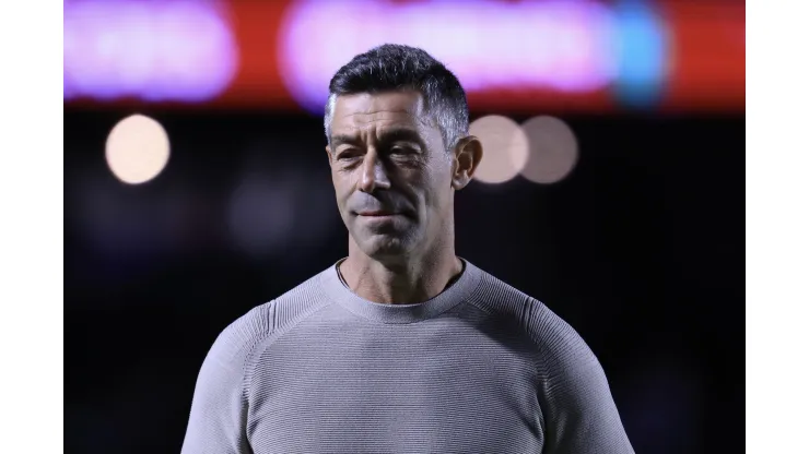 São Paulo barra saída de meio-campista para Bragantino de Pedro Caixinha
