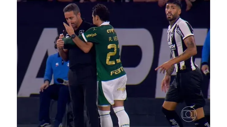 Veiga acerta bolada em Artur Jorge e torcida do Botafogo