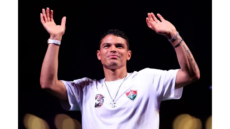 RIO DE JANEIRO, BRAZIL - JUNE 07: Brazilian defender Thiago Silva waves to supporters during his presentation as new player of Fluminense at Maracana Stadium on June 07, 2024 in Rio de Janeiro, Brazil. (Photo by Buda Mendes/Getty Images)
