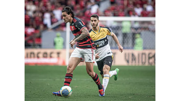 Jogador do Flamengo durante partida contra o Criciúma. Foto: Isabela Azine/AGIF
