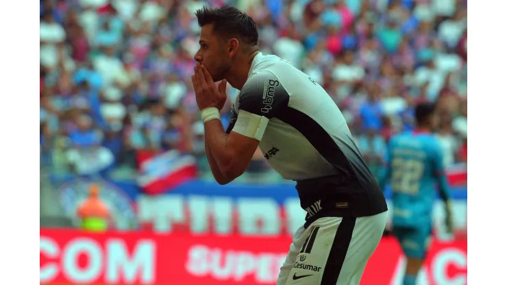 Romero, jogador do Corinthians comemora seu gol durante partida contra o Bahia. Foto: Walmir Cirne/AGIF
