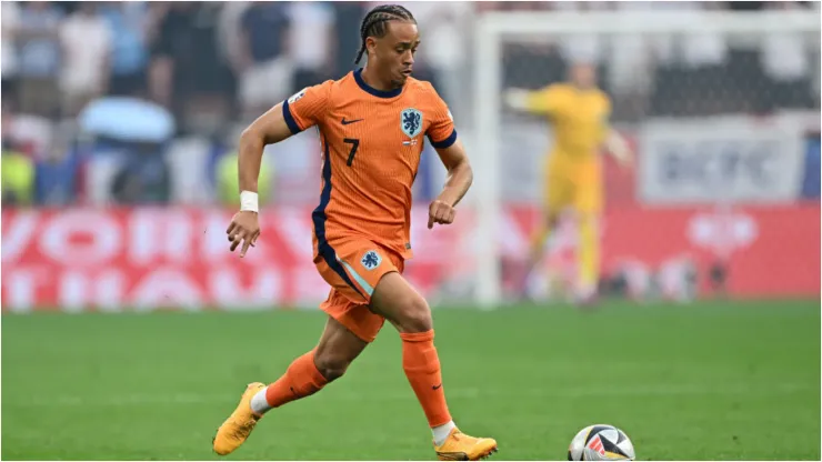 Foto: Dan Mullan/Getty Images - Xavi Simons jogando pela Holanda.
