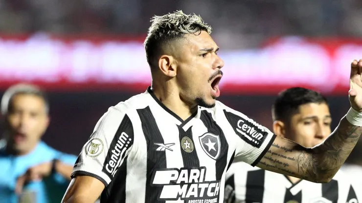 Tiquinho Soares comemora gol pelo Botafogo. Foto: Vitor Silva/Botafogo.
