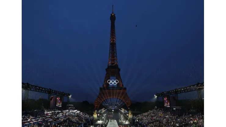 Vista da Torre Eiffel na abertuda das Olimpíadas de Paris. (Foto de Jamie Squire/Getty Images)
