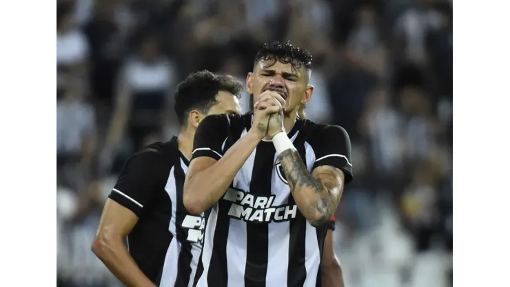 Botafogo perde para o Cruzeiro e torcida se depara com fantasma: "Guardar vez na fila"
