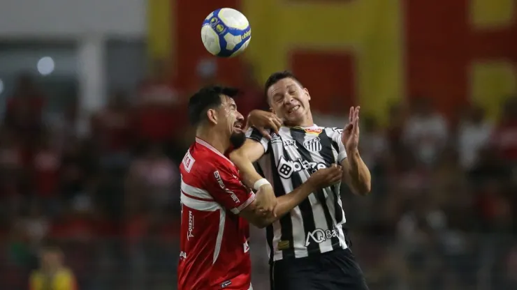 CRB e Santos empataram em 1 a 1 no Estádio Rei Pelé. Foto: Marlon Costa/AGIF
