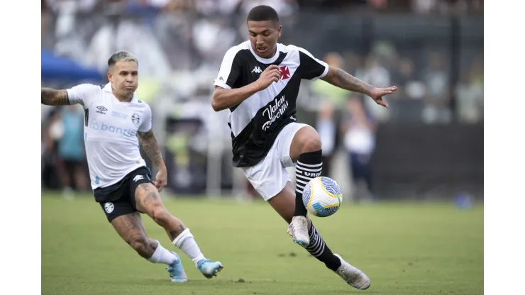 RJ - RIO DE JANEIRO - 14/04/2024 - BRASILEIRO A 2024, VASCO X GREMIO - Mateus Cocao jogador do Vasco durante partida contra o Gremio no estadio Sao Januario pelo campeonato Brasileiro A 2024. Foto: Jorge Rodrigues/AGIF
