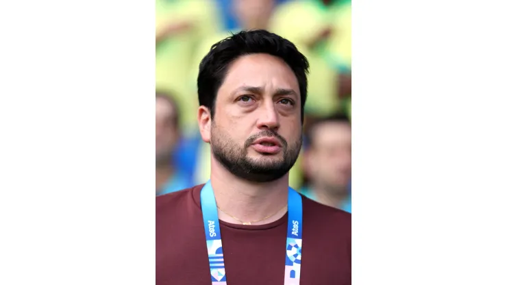 PARIS, FRANCE - JULY 28: Arthur Elias, Head Coach of Team Brazil looks on prior to the Women's group C match between Brazil and Japan during the Olympic Games Paris 2024 at Parc des Princes on July 28, 2024 in Paris, France. (Photo by Michael Steele/Getty Images)
