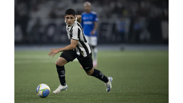 RJ - RIO DE JANEIRO - 27/07/2024 - BRASILEIRO A 2024, BOTAFOGO X CRUZEIRO - Savarino jogador do Botafogo durante partida contra o Cruzeiro no estadio Engenhao pelo campeonato Brasileiro A 2024. Foto: Jorge Rodrigues/AGIF
