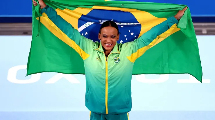 Rebeca Andrade medalha de ouro em Tóquio, ginasta chega forte para os Jogos Olímpicos de Paris (Foto: Maja Hitij/Getty Images)
