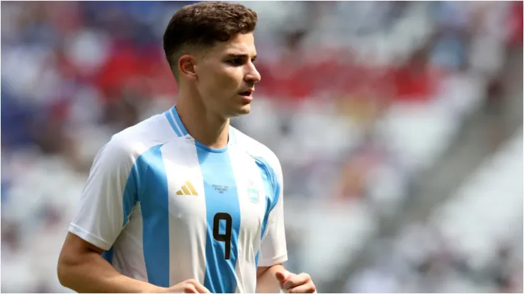 Foto: Claudio Villa/Getty Images - Julián Álvarez em jogo da Argentina
