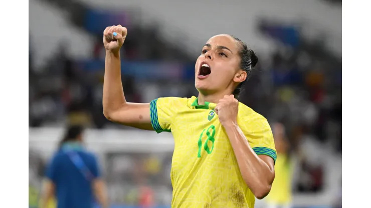 Gabi Portilho comemorando o gol marcado contra a Espanha
 (Foto: Clive Mason/Getty Images)
