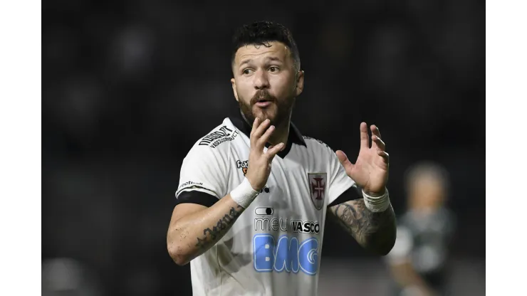 Rossi ainda não vai deixar Vasco 
