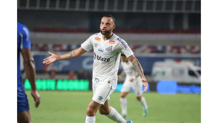 Guilherme jogador do Santos comemora seu gol durante partida contra o Paysandu. Foto: Fernando Torres/AGIF
