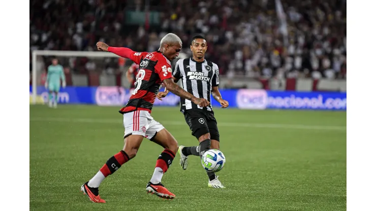 Wesley jogador do Flamengo durante partida contra o Botafogo no estadio Engenhao pelo campeonato Brasileiro A 2023. 
