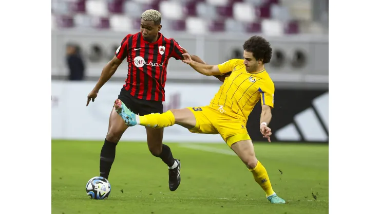 Al Rayyan SC v Al Gharafa SC - Qatar Cup Semi Final 2024 Thiago Henrique Mendes L of Al Rayyan SC is battling for the ball with Ahmed Alaaeildin Abdelmotaal of Al Gharafa SC during the Qatar Cup semi-final match between Al Rayyan SC and Al Gharafa SC at Khalifa International Stadium in Doha, Qatar, on May 1, 2024. DOHA Qatar PUBLICATIONxNOTxINxFRA Copyright: xNoushadxThekkayilx originalFilename:varittyakkal-alrayyan240502_npJgH.jpg
