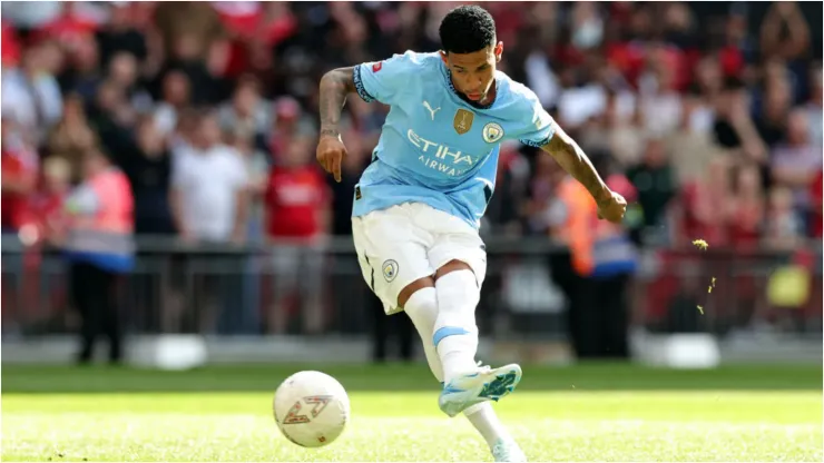 Foto: David Rogers/Getty Images - Savinho em jogo do Manchester City.
