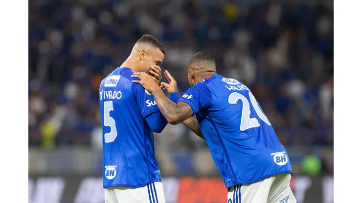 Cruzeiro x Juventude BELO HORIZONTE, MG - 24.07.2024: CRUZEIRO X JUVENTUDE - Players await a VAR decision during the match between Cruzeiro and Juventude, a match valid for the nineteenth round of the 2024 Brazilian Championship, held at the Mineirão stadium, Belo Horizonte, state of Minas Gerais, this Wednesday, July 24, 2024. Photo: Hanna Gabriela/Fotoarena x2579302x PUBLICATIONxNOTxINxBRA HannaxGabriela
