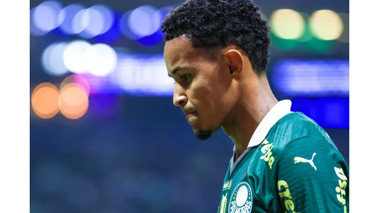 Lázaro foi chamado por Abel para cumprir nova função pelo Palmeiras em campo
