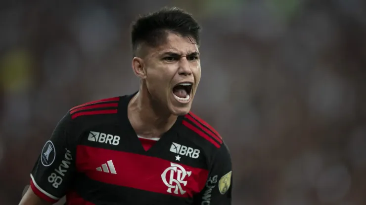 Jogador comemora seu gol em jogo da Libertadores. Jorge Rodrigues/AGIF.
